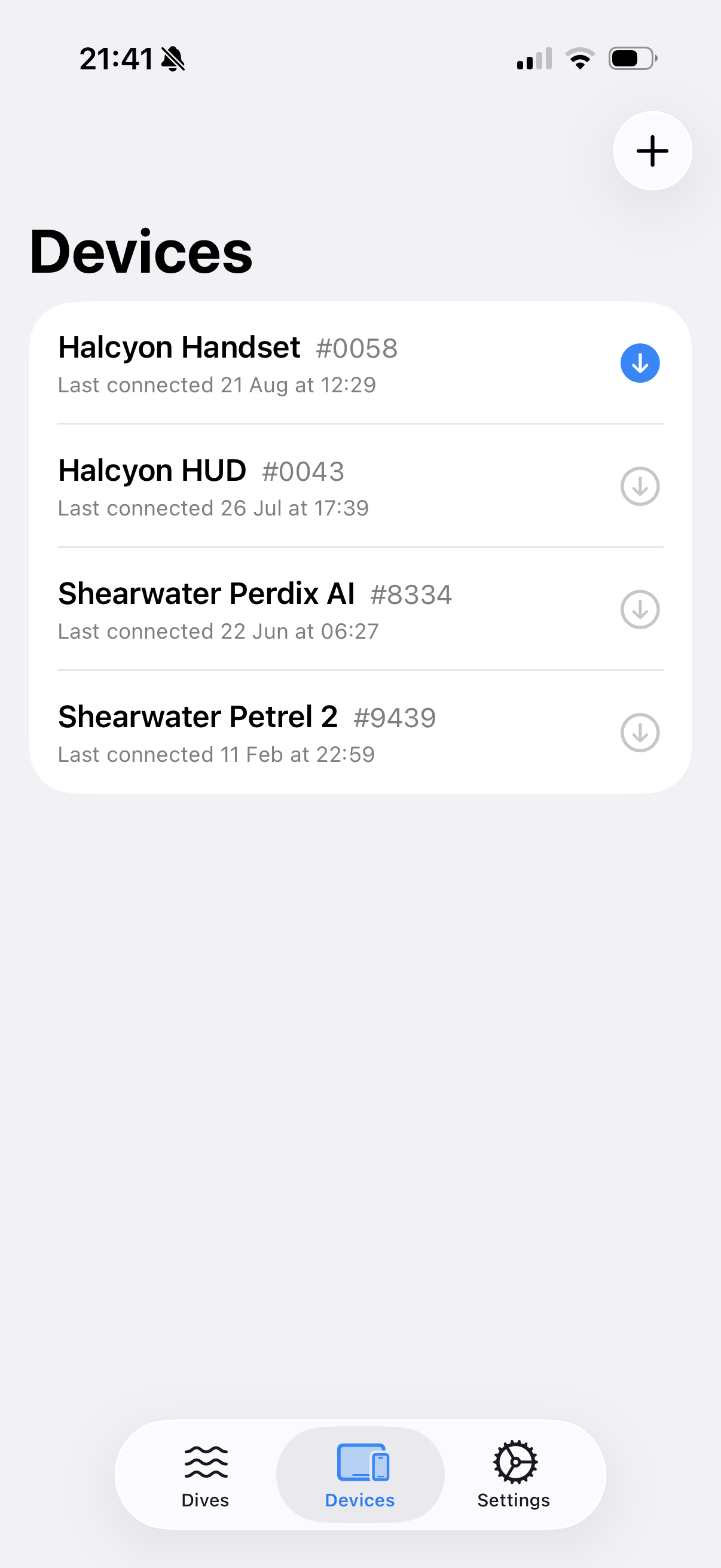Devices tab listing four dive computers, the first one marked as in range